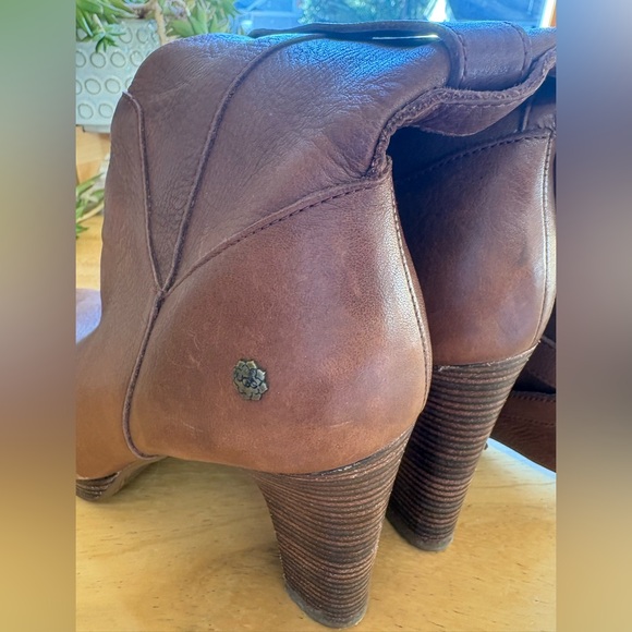 Ugg Jardin Heeled Calf Boots - Picture 8 of 9